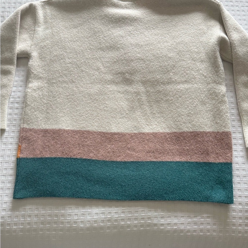 Elegant Mountain Landscape Sweater - Picture 7 of 7